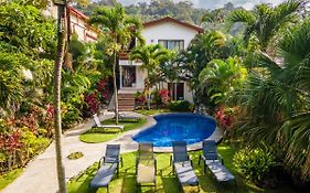 Ola Bonita Beachfront Apart Hotel